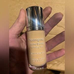 Neutrogena Hydro Boost Hydrating Tint — Classic Ivory
